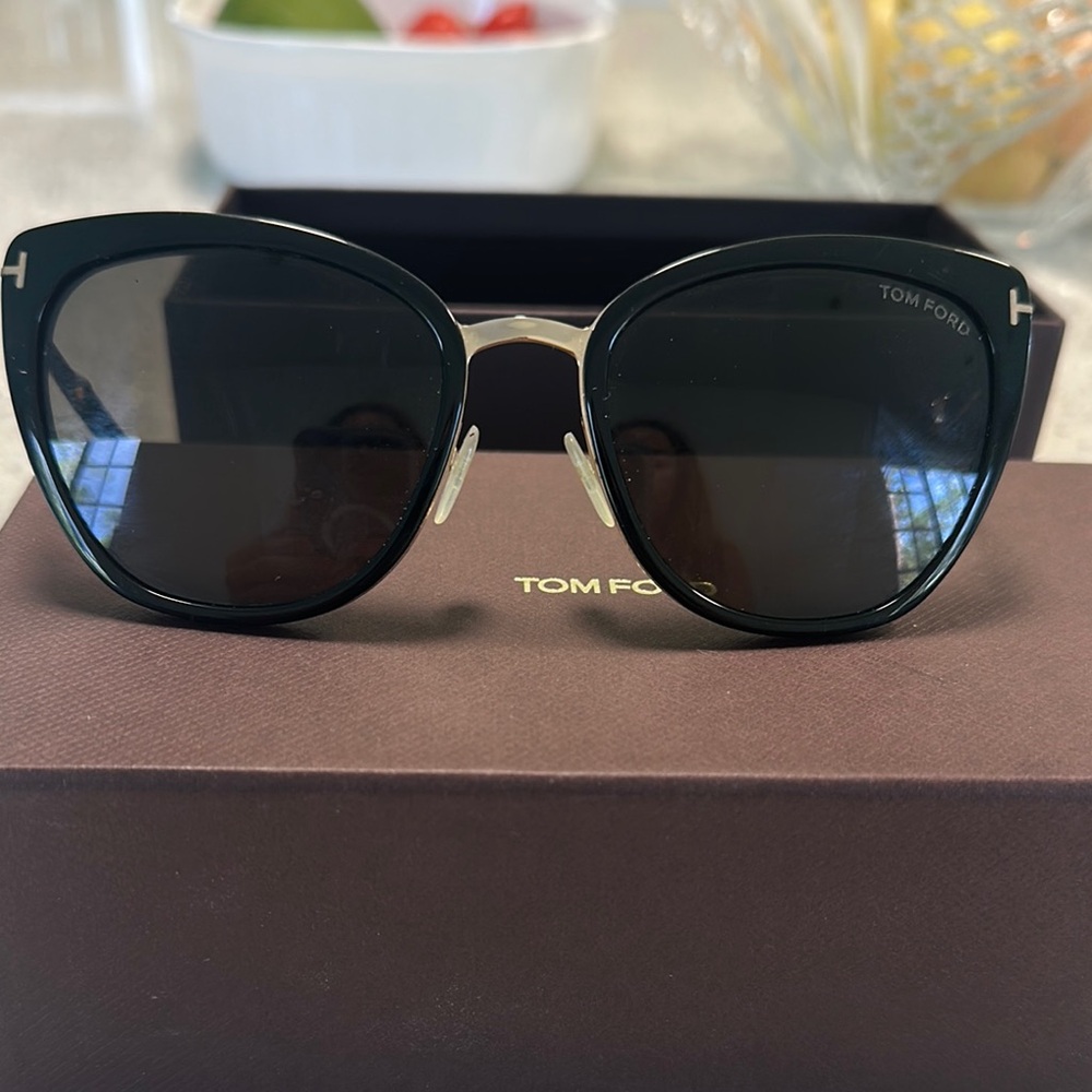 Tom Ford Elegant Black Sunglasses